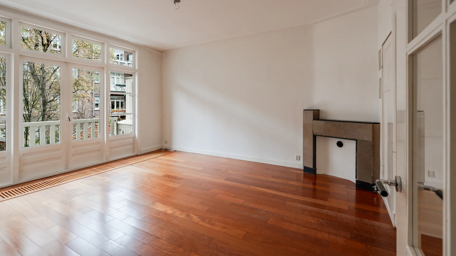 Bridget Maasland koopt prachtig appartement mét studio in Amsterdam. Zie foto’s 4