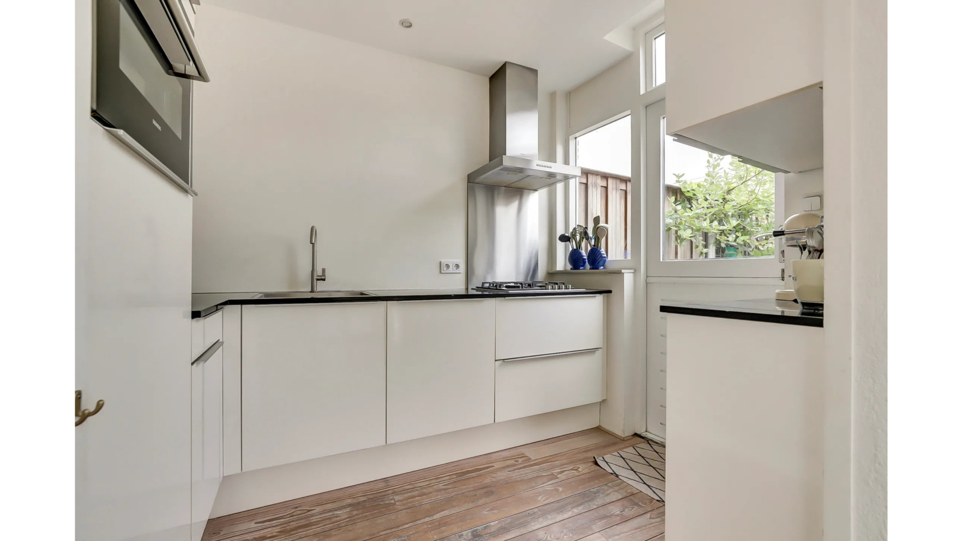 Acteur Oscar Aerts zet zijn jaren ’30-woning in Gouda te koop. Zie foto’s 4