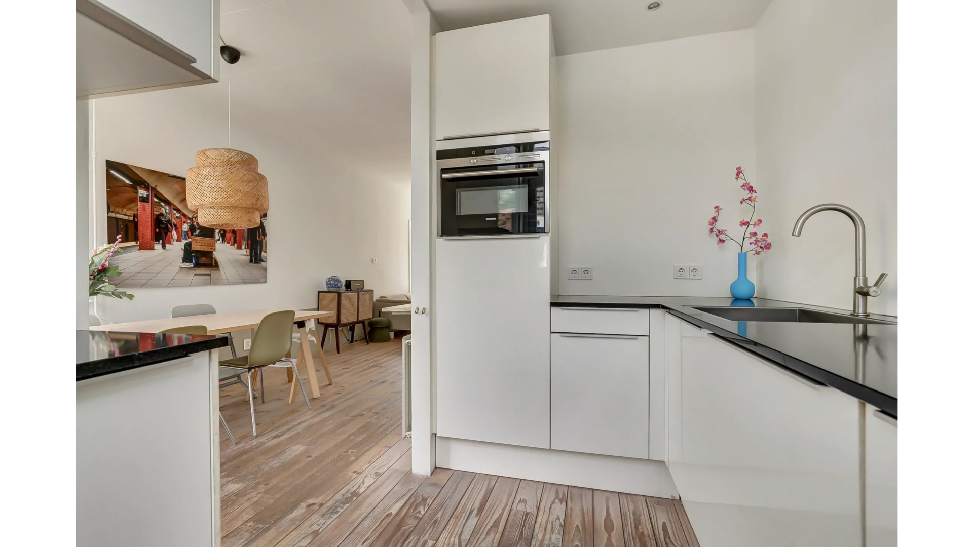 Acteur Oscar Aerts zet zijn jaren ’30-woning in Gouda te koop. Zie foto’s 5