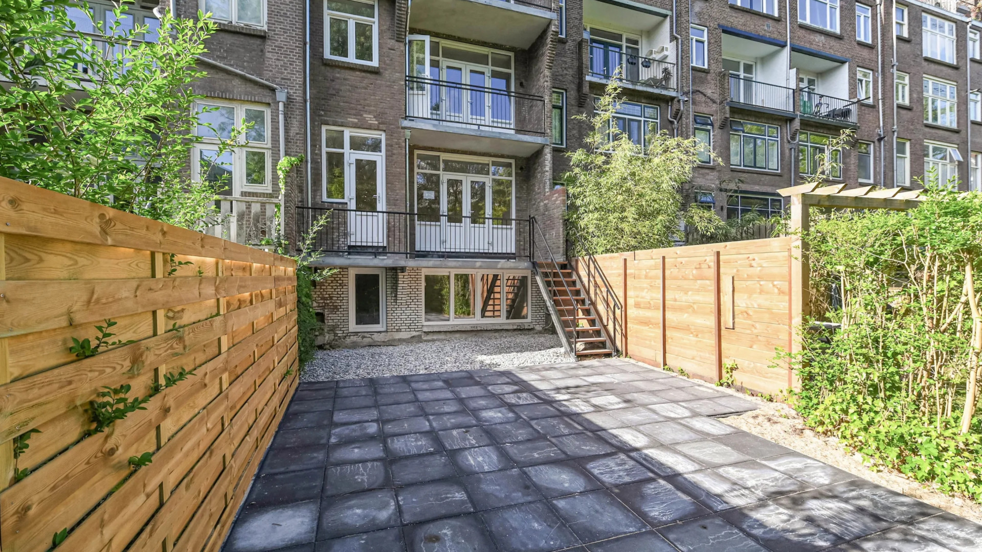 OGENE-zangeres Amy Vol zet haar appartement in Rotterdam te huur. Zie foto’s 10