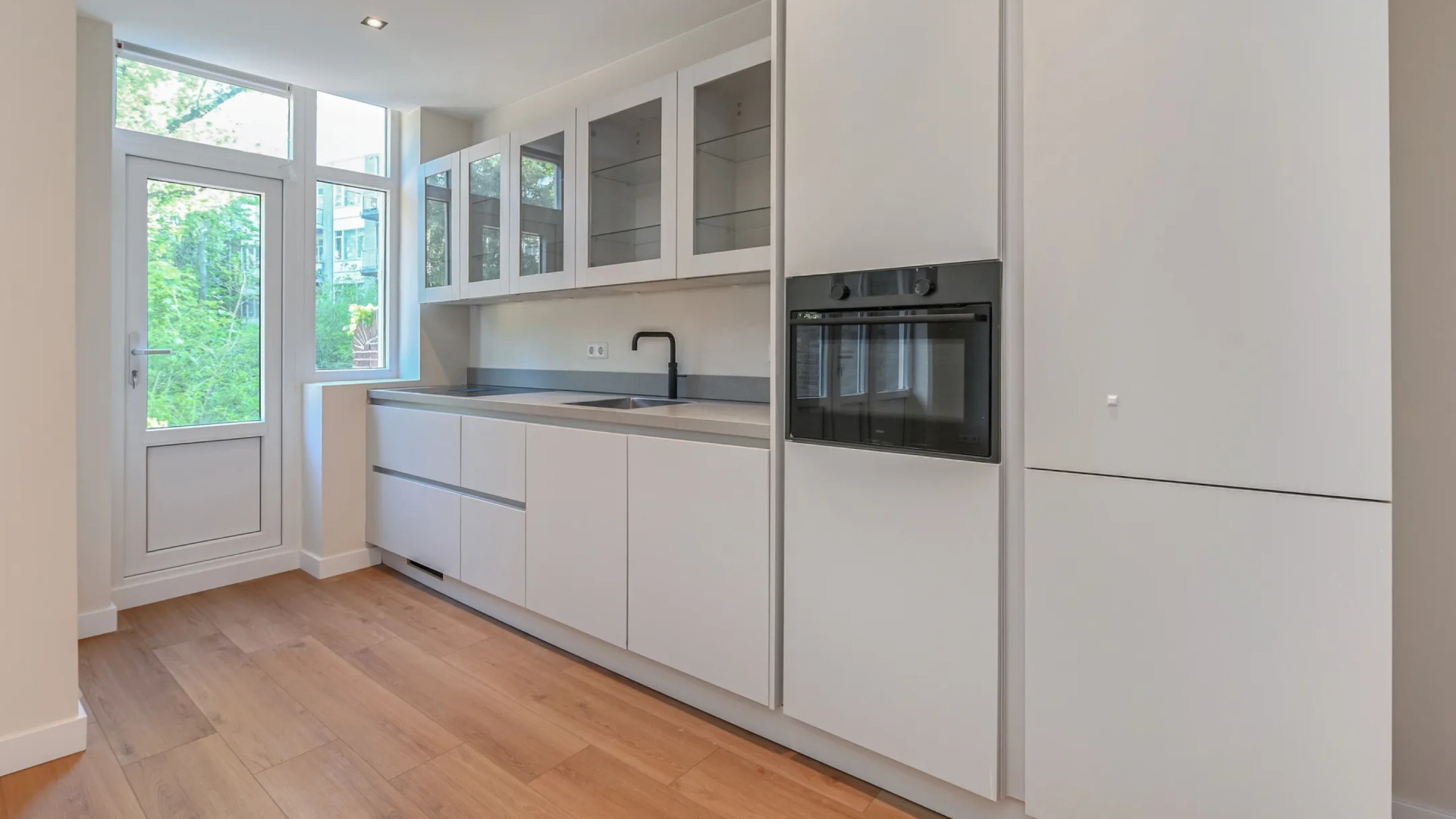 OGENE-zangeres Amy Vol zet haar appartement in Rotterdam te huur. Zie foto’s 4