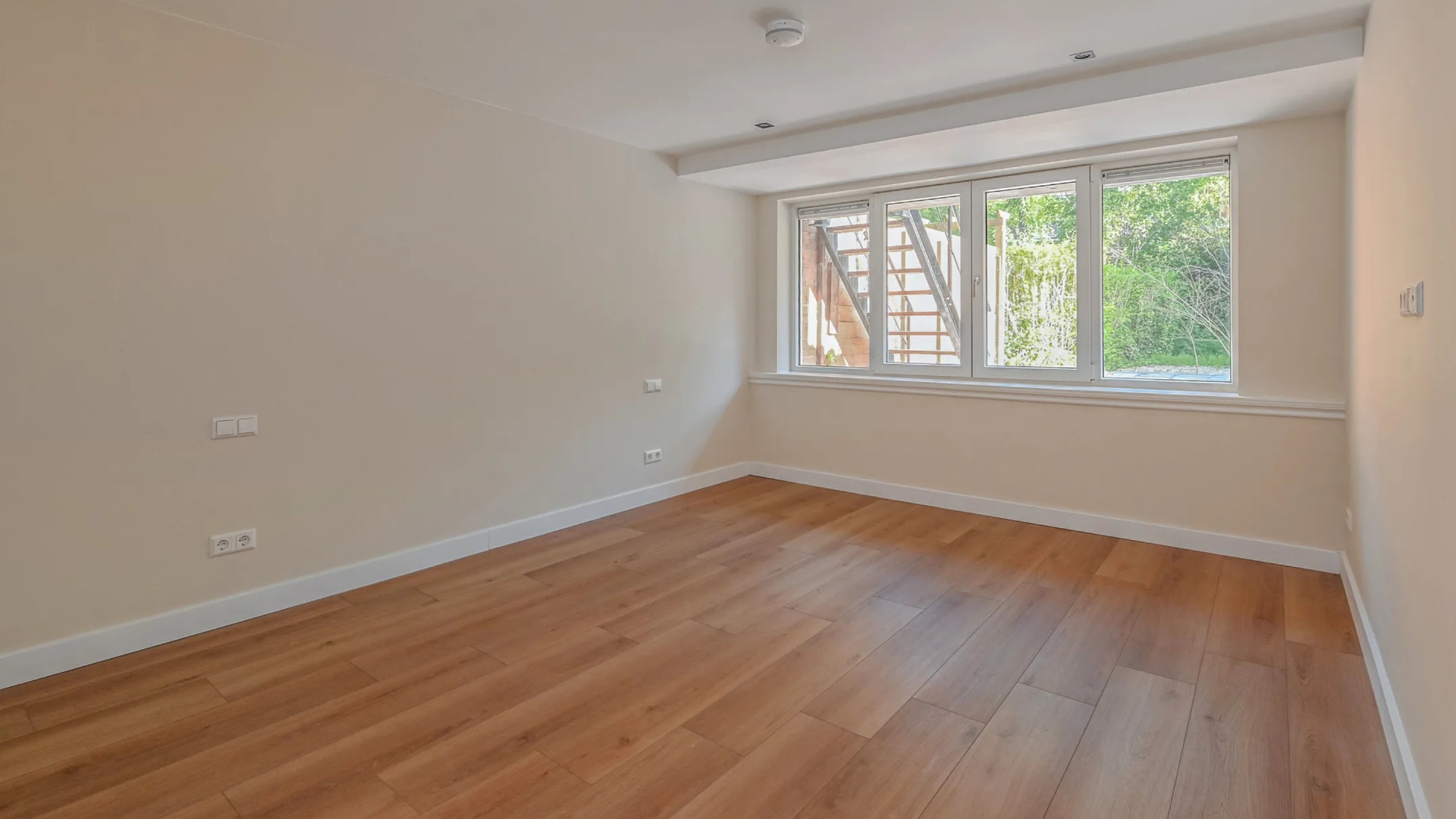 OGENE-zangeres Amy Vol zet haar appartement in Rotterdam te huur. Zie foto’s 5