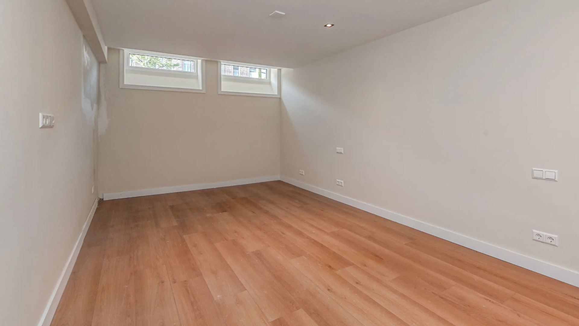 OGENE-zangeres Amy Vol zet haar appartement in Rotterdam te huur. Zie foto’s 6