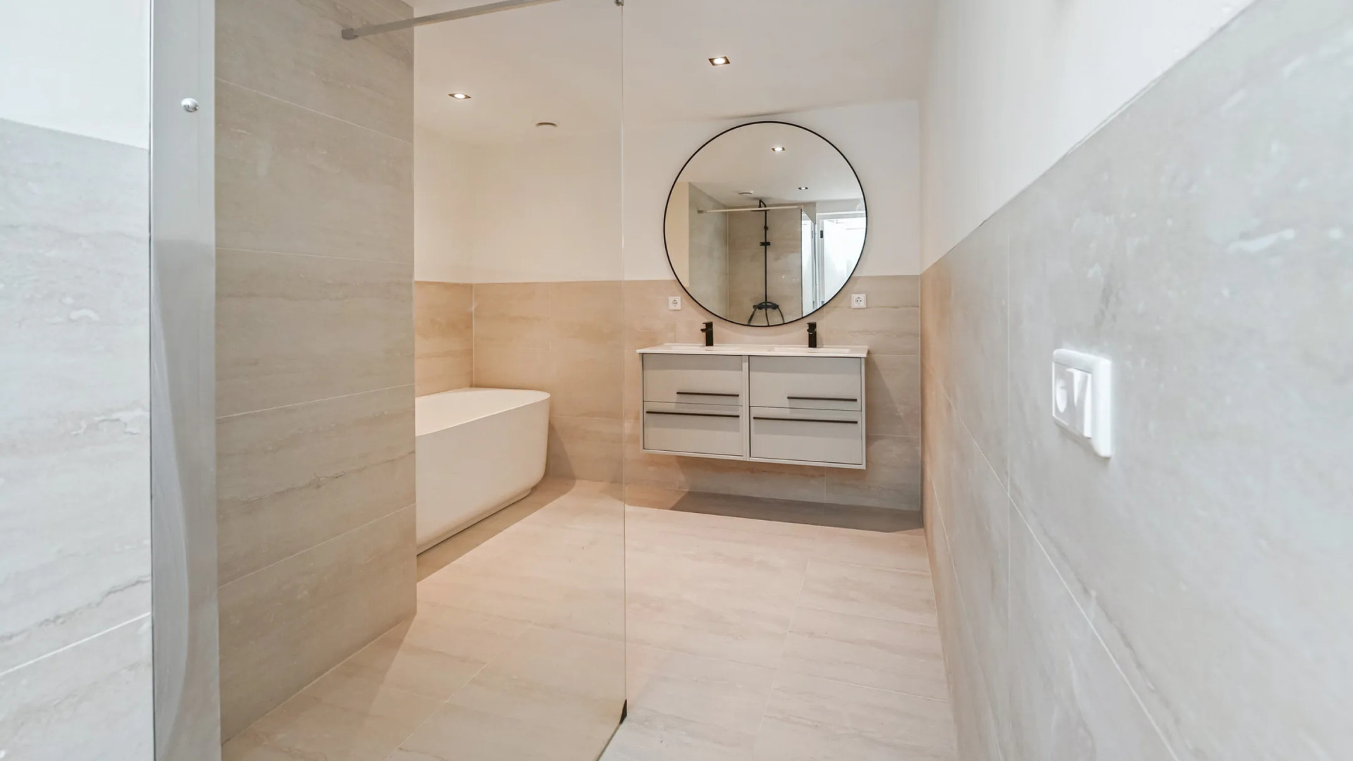 OGENE-zangeres Amy Vol zet haar appartement in Rotterdam te huur. Zie foto’s 7