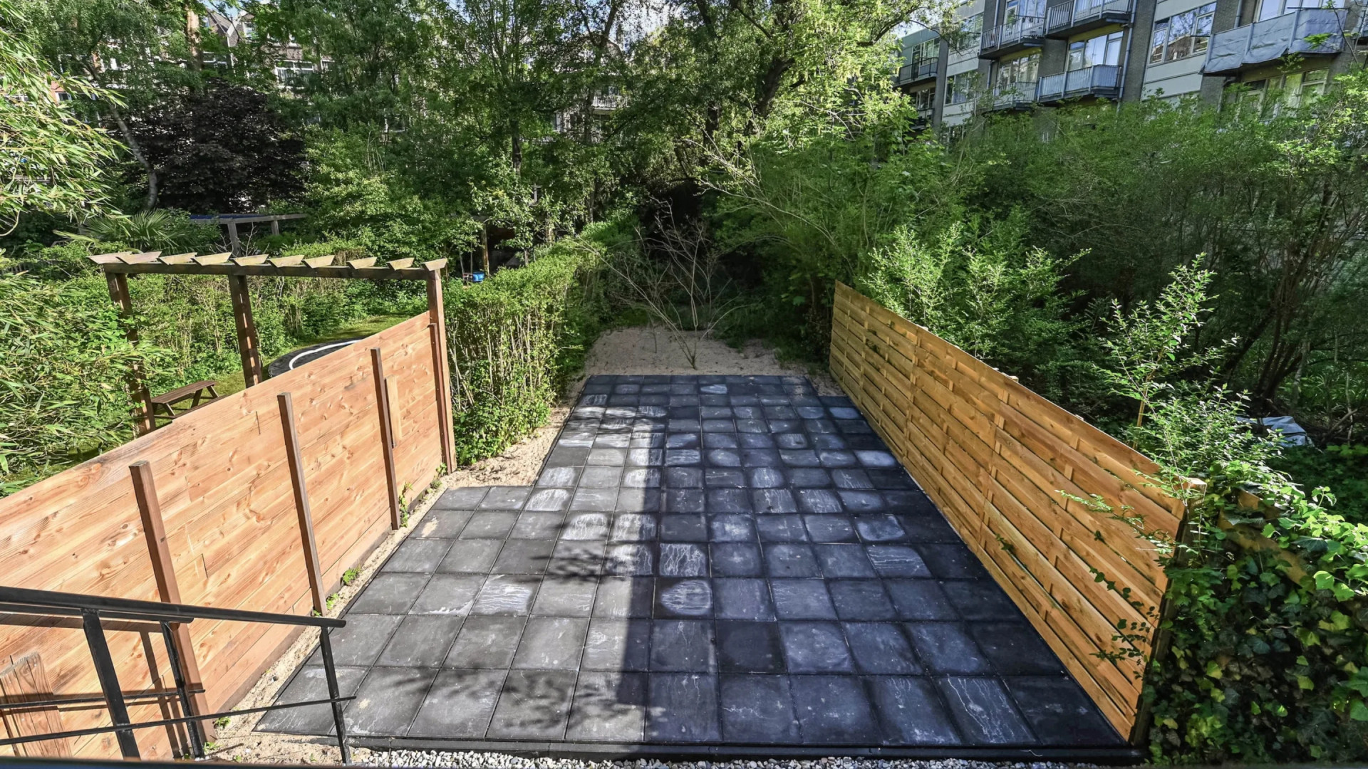 OGENE-zangeres Amy Vol zet haar appartement in Rotterdam te huur. Zie foto’s 9