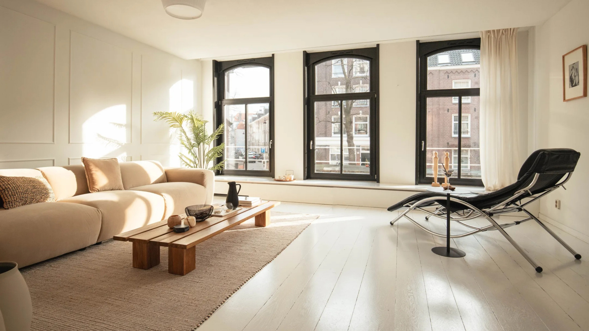 Zanger Antoon zet zijn woning in de Jordaan te koop na aankoop luxe penthouse. Zie foto’s 2