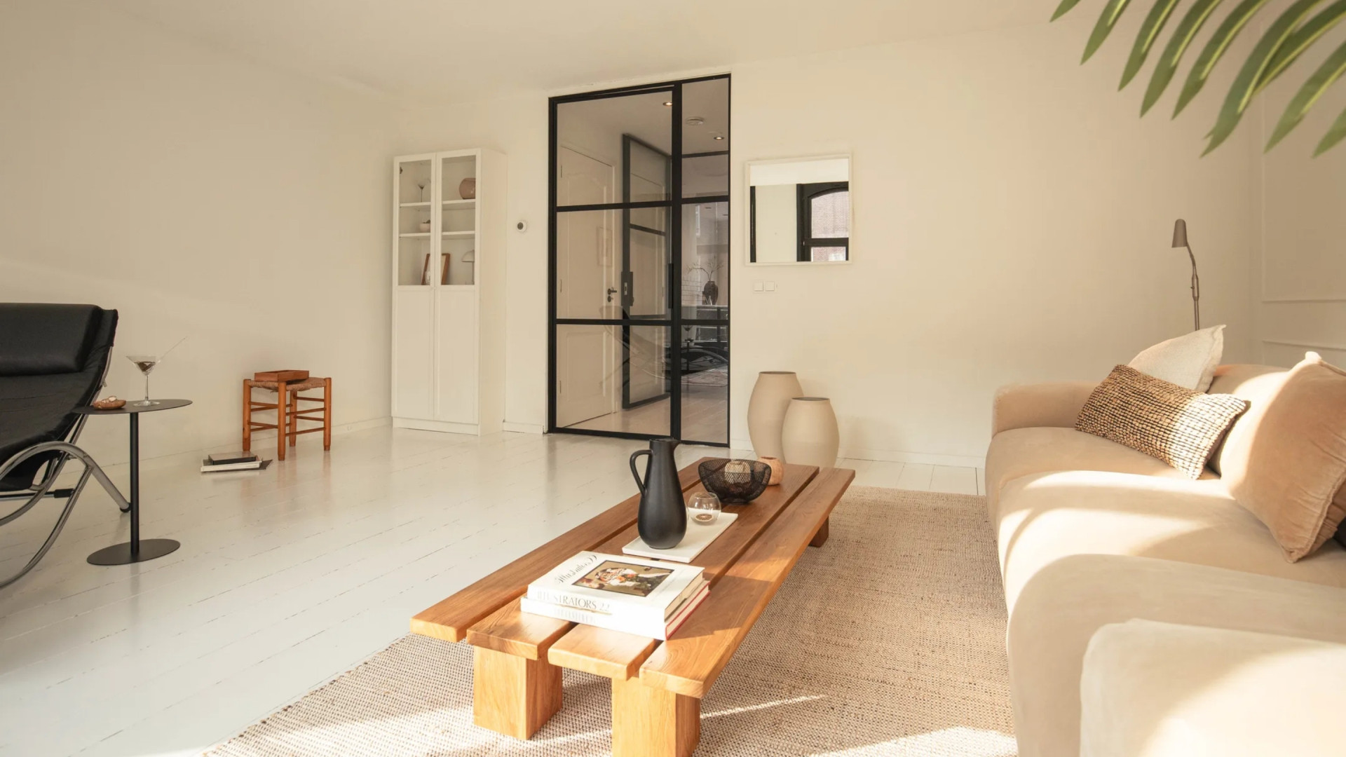 Zanger Antoon zet zijn woning in de Jordaan te koop na aankoop luxe penthouse. Zie foto’s 4