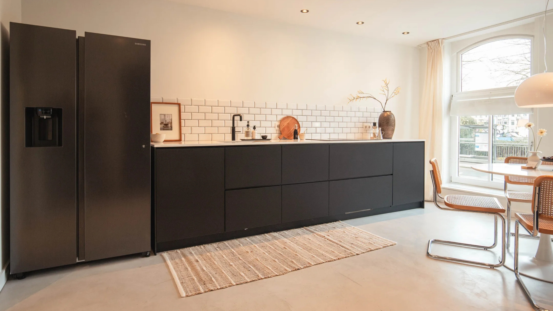 Zanger Antoon zet zijn woning in de Jordaan te koop na aankoop luxe penthouse. Zie foto’s 5