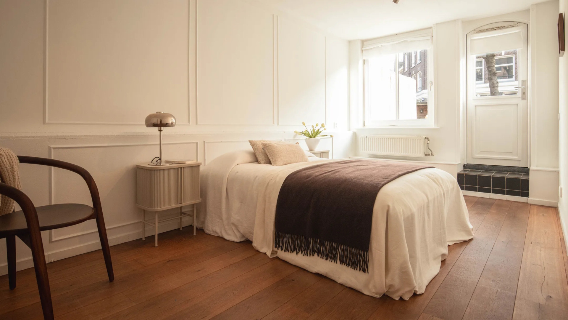 Zanger Antoon zet zijn woning in de Jordaan te koop na aankoop luxe penthouse. Zie foto’s 7