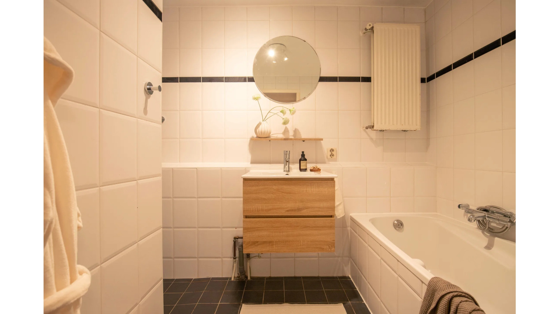 Zanger Antoon zet zijn woning in de Jordaan te koop na aankoop luxe penthouse. Zie foto’s 8