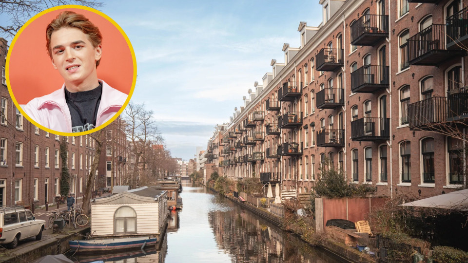 Zanger Antoon zet zijn woning in de Jordaan te koop na aankoop luxe penthouse. Zie foto’s