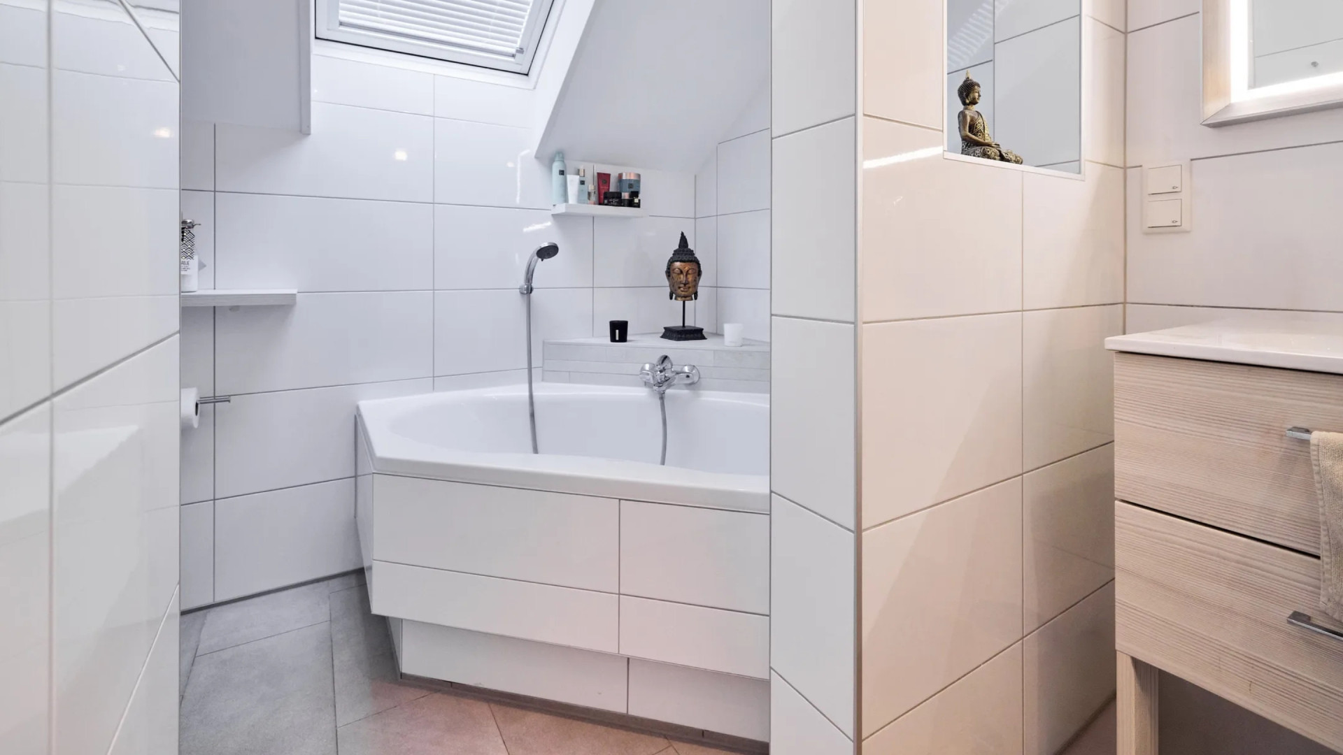 Melanie Beense, vijand van Rachel Hazes, zet na iets meer dan een jaar haar woning alweer te koop. Zie foto’s 10