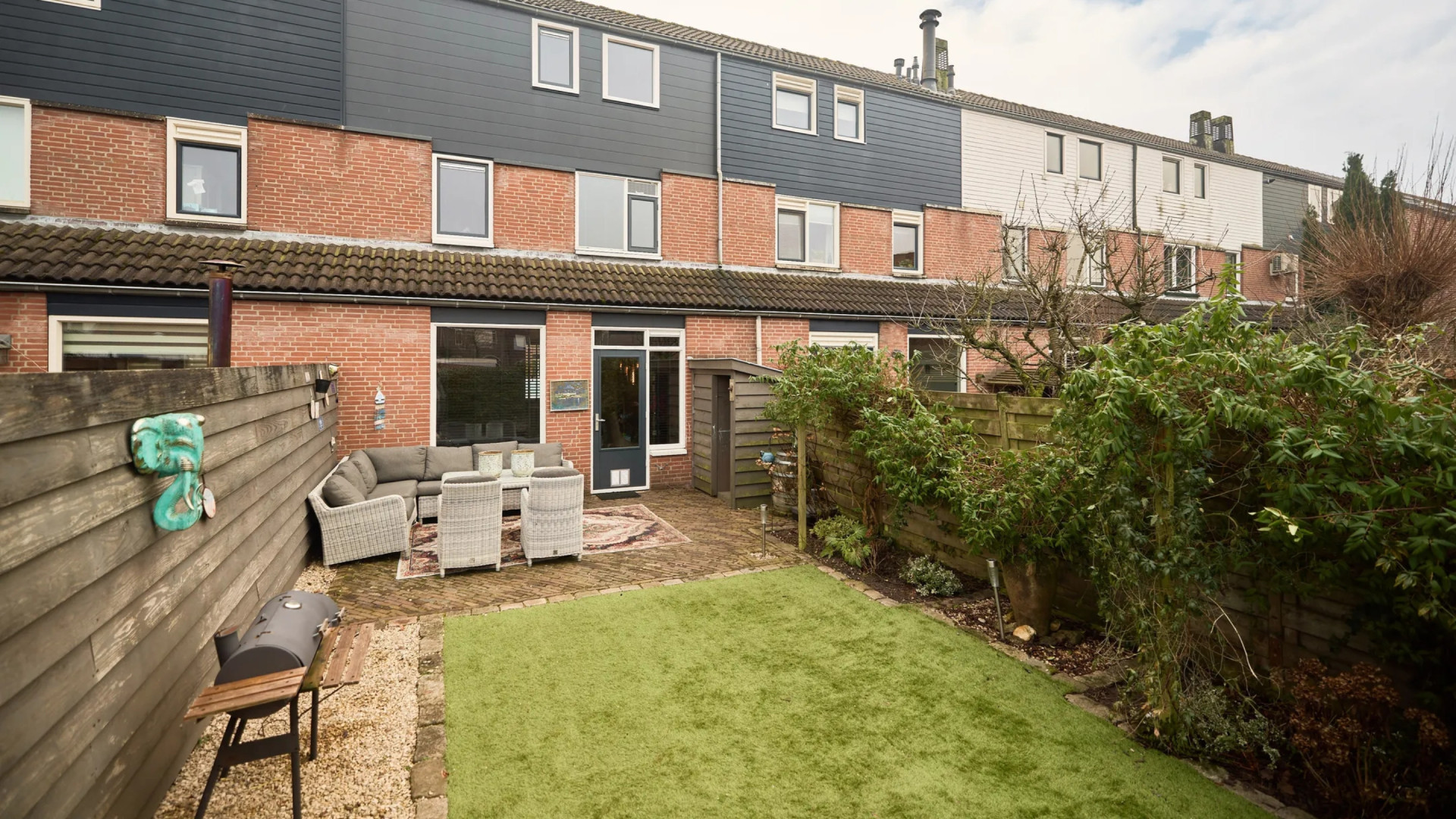 Melanie Beense, vijand van Rachel Hazes, zet na iets meer dan een jaar haar woning alweer te koop. Zie foto’s 12