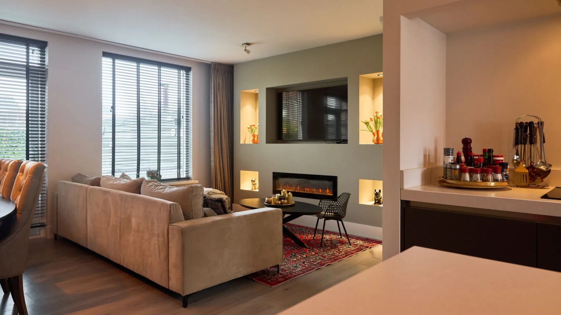 Melanie Beense, vijand van Rachel Hazes, zet na iets meer dan een jaar haar woning alweer te koop. Zie foto’s 3