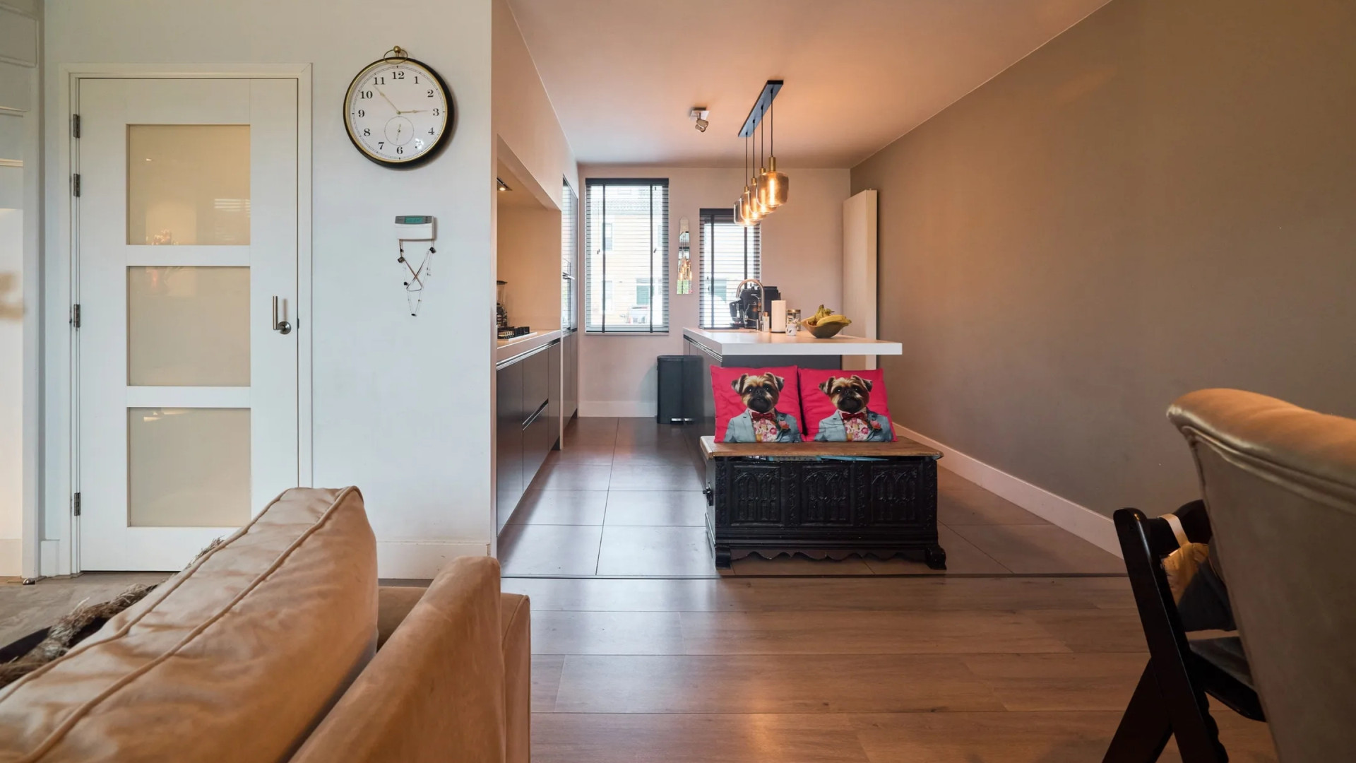 Melanie Beense, vijand van Rachel Hazes, zet na iets meer dan een jaar haar woning alweer te koop. Zie foto’s 5