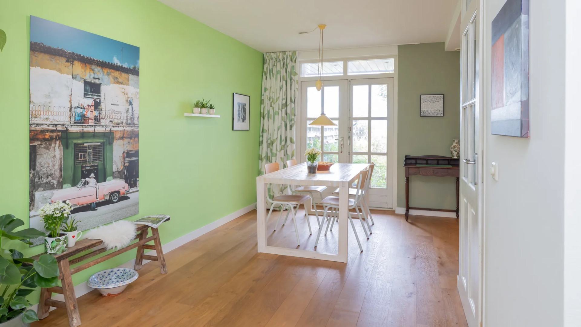 Na scheiding met Carolien Spoor koopt Jon Karthaus deze hoekwoning in Ilpendam. Zie foto’s 5