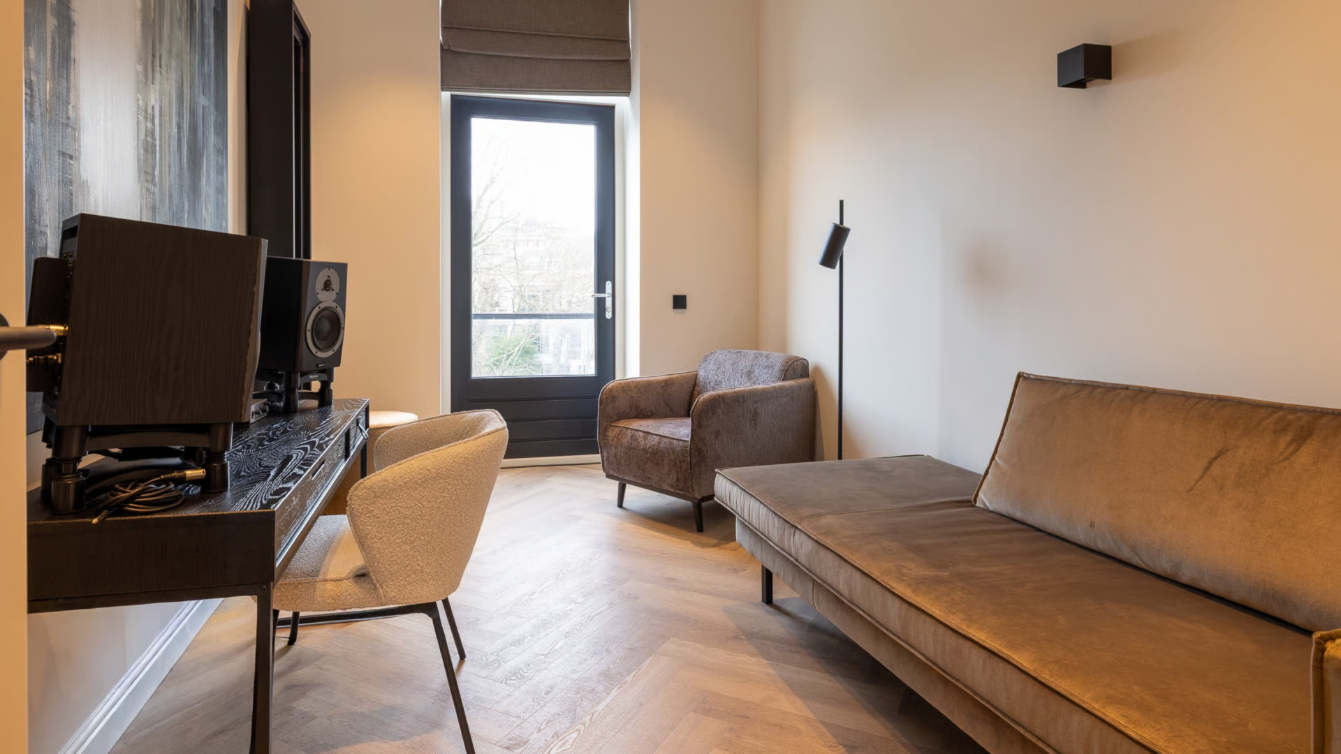 Erland Galjaard, echtgenoot van Wendy van Dijk, zet zijn luxe appartement aan de Maas in Rotterdam te koop. Zie foto’s 10