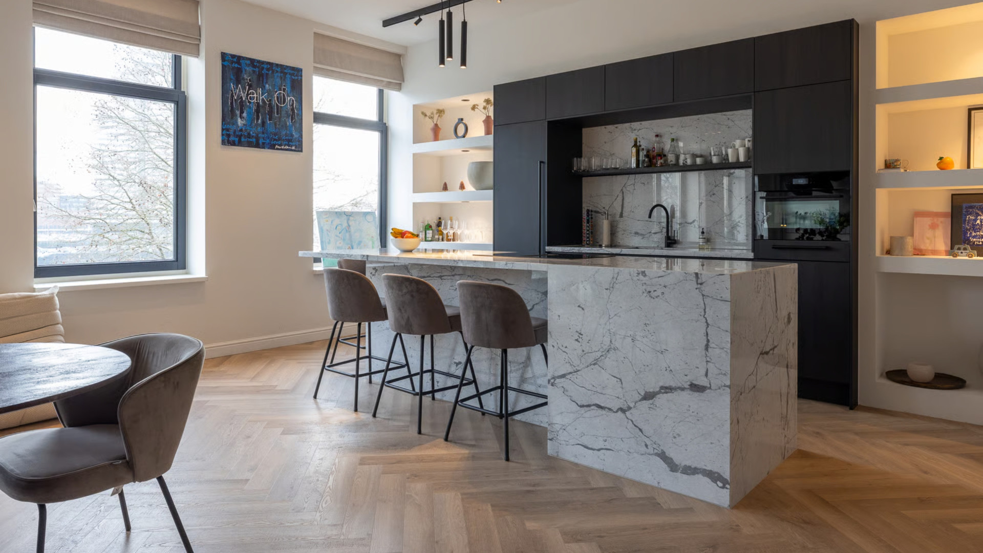 Erland Galjaard, echtgenoot van Wendy van Dijk, zet zijn luxe appartement aan de Maas in Rotterdam te koop. Zie foto’s 5