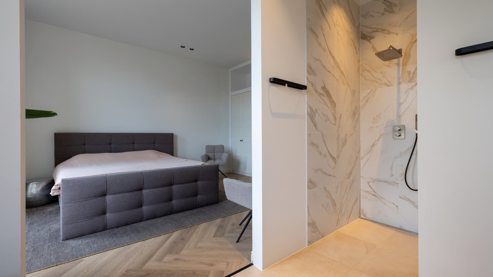 Erland Galjaard, echtgenoot van Wendy van Dijk, zet zijn luxe appartement aan de Maas in Rotterdam te koop. Zie foto’s 7