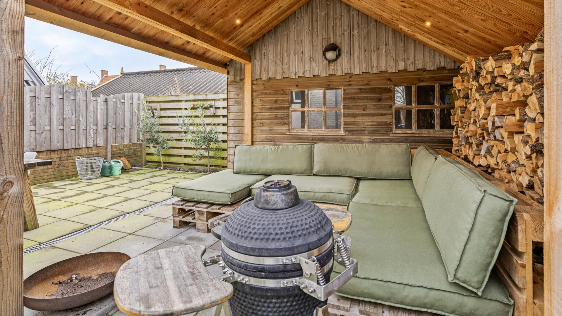 Zo woont zilveren medaillewinnaar op de 1000 meter Jenning de Boo in Heerenveen. Zie foto’s 9