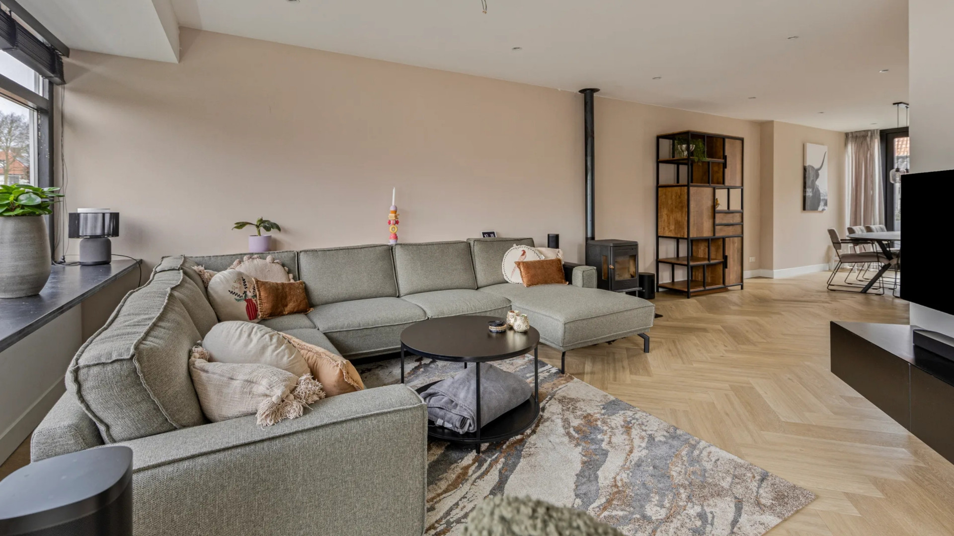 Zo woont zilveren medaillewinnaar op de 1000 meter Jenning de Boo in Heerenveen. Zie foto’s 3