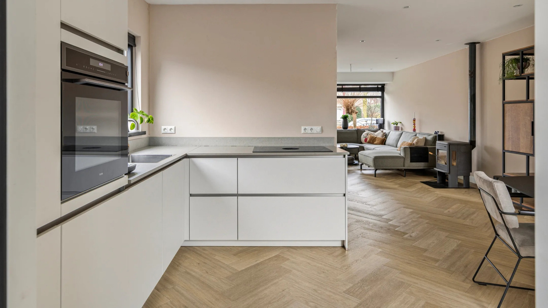 Zo woont zilveren medaillewinnaar op de 1000 meter Jenning de Boo in Heerenveen. Zie foto’s 4