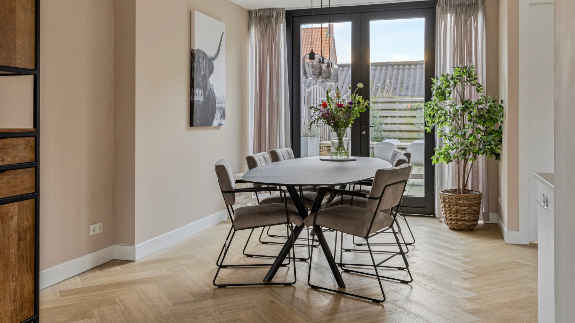 Zo woont zilveren medaillewinnaar op de 1000 meter Jenning de Boo in Heerenveen. Zie foto’s 6