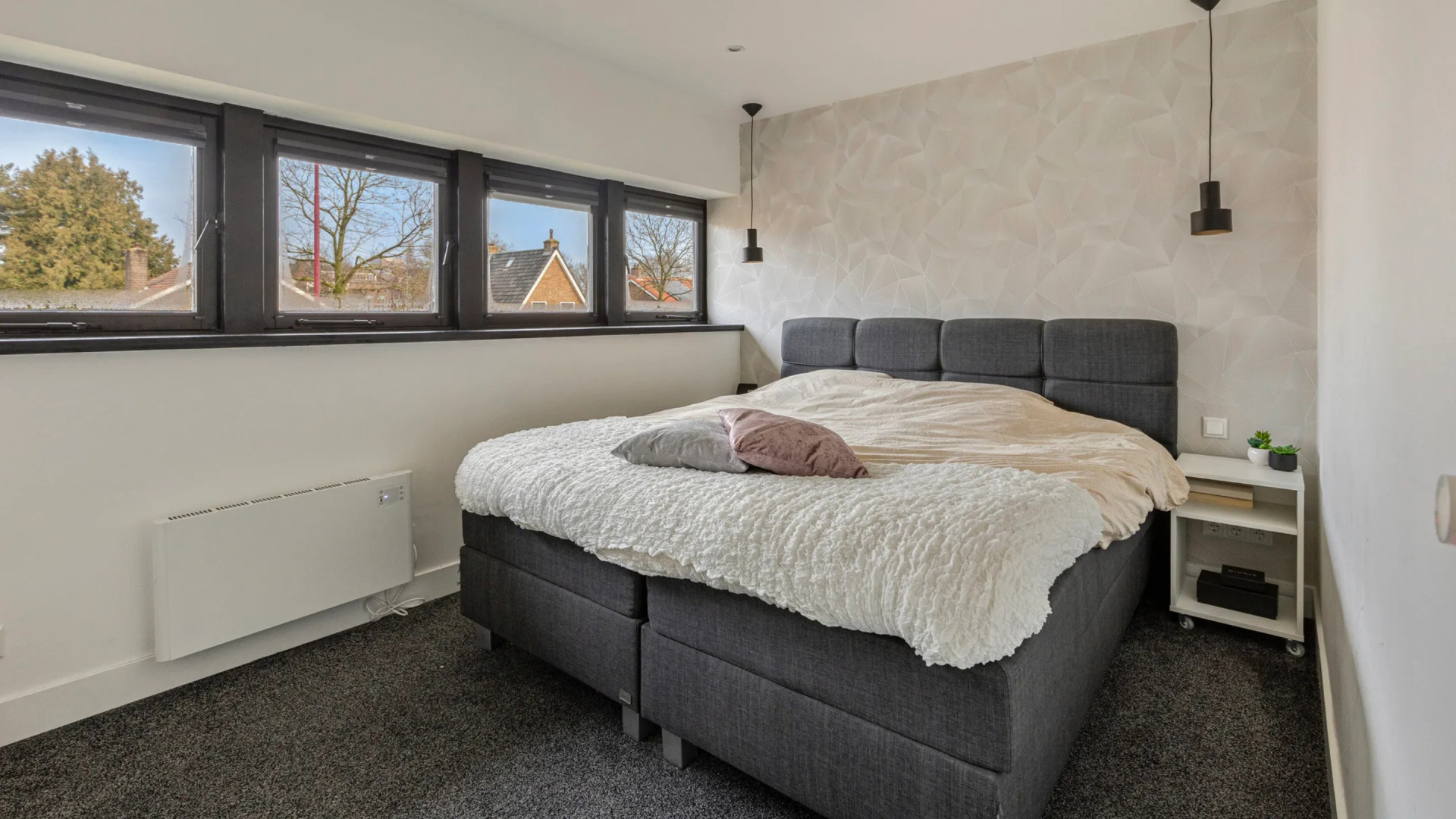 Zo woont zilveren medaillewinnaar op de 1000 meter Jenning de Boo in Heerenveen. Zie foto’s 7