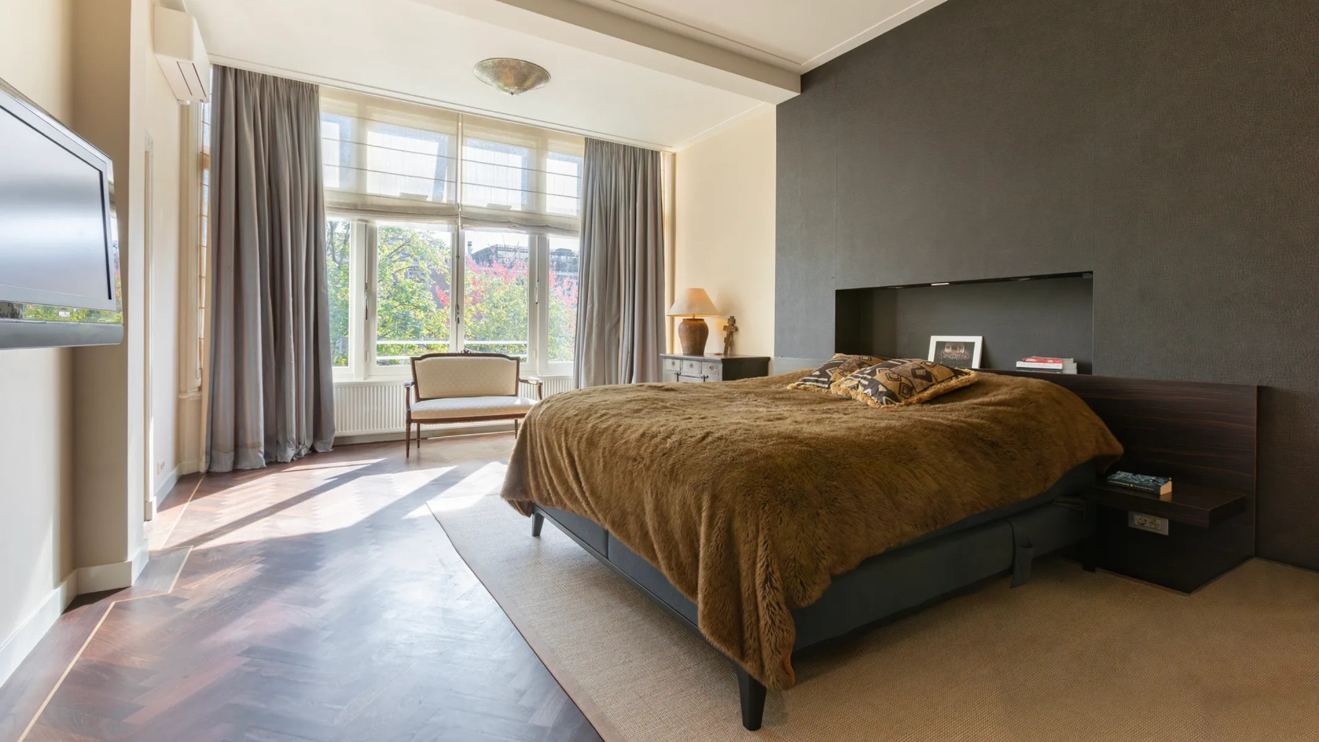 Prins Maurits zet zijn statige pand aan het Vondelpark te koop. Zie foto’s 7