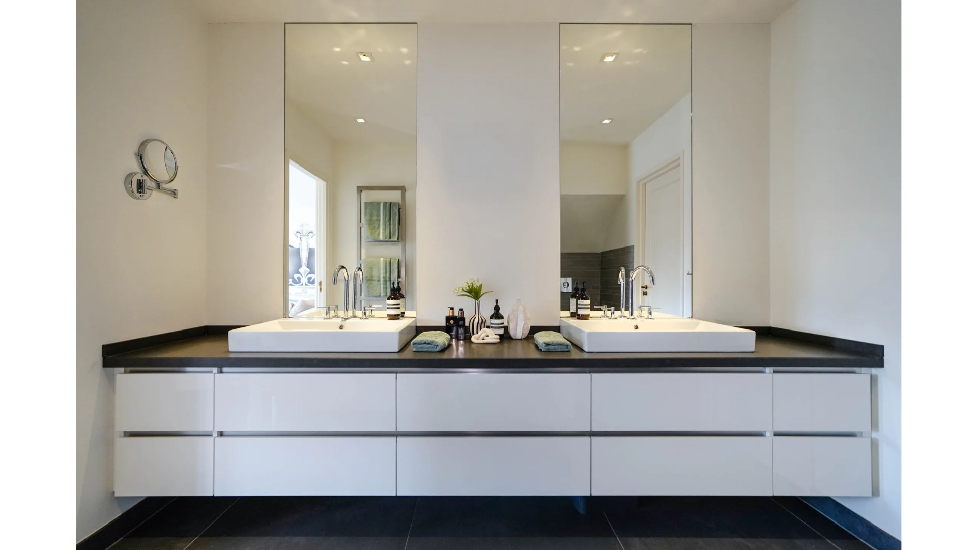 Voormalige studentenwoning prinses Beatrix nu te koop voor miljoenen euro's. Zie foto's 11