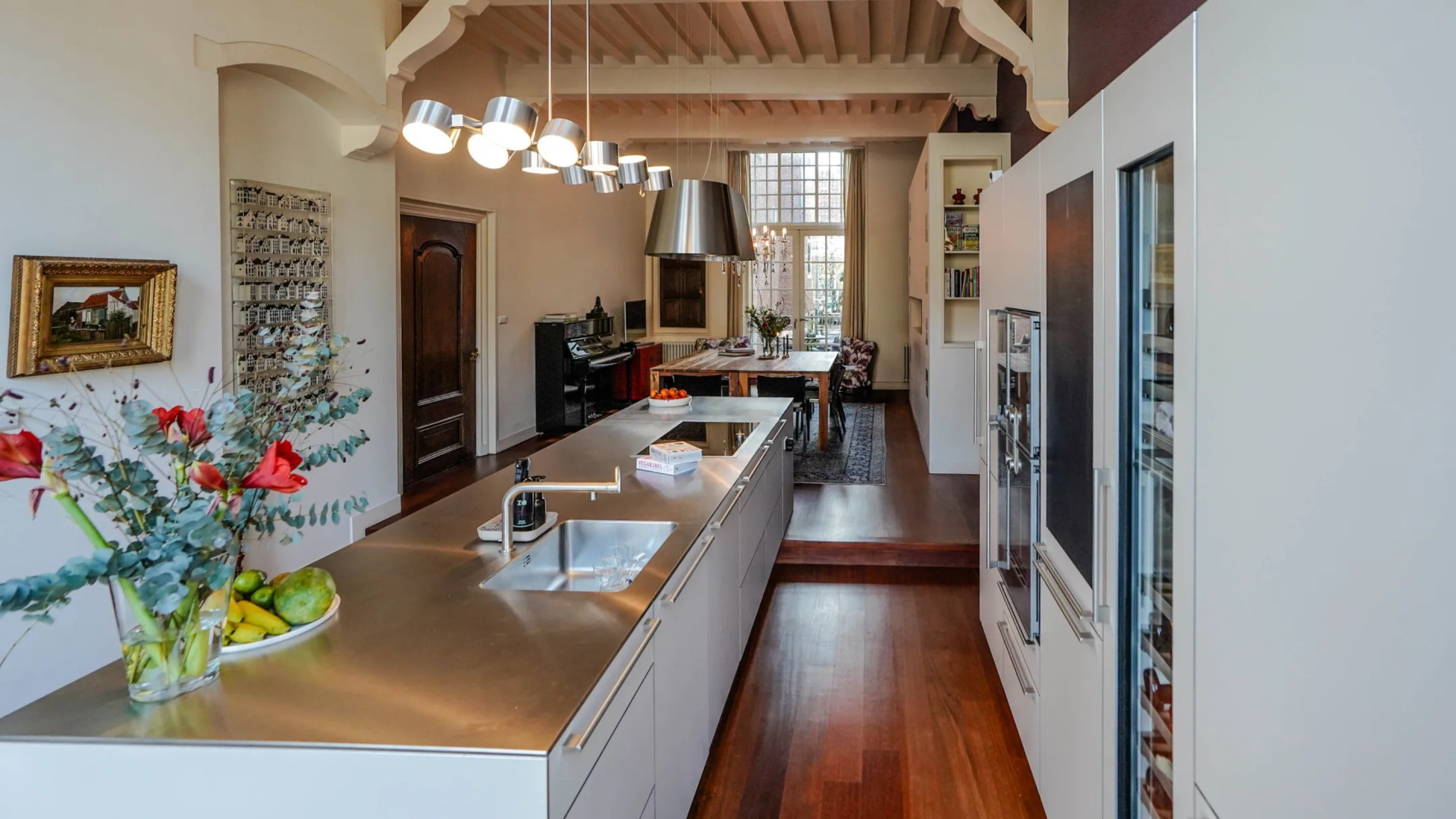 Voormalige studentenwoning prinses Beatrix nu te koop voor miljoenen euro's. Zie foto's 4