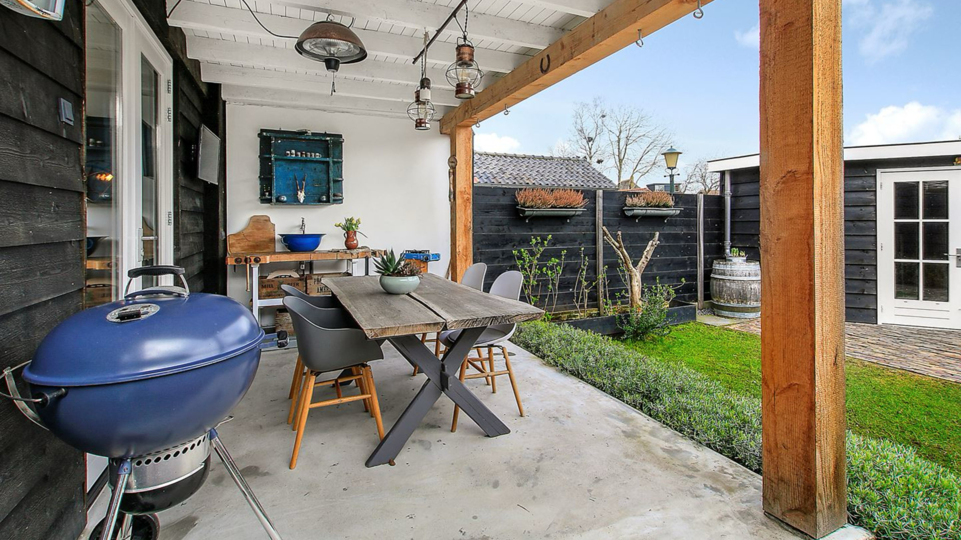 Binnenkijken in de twee onder een kapwoning van AZ-toptalent Kees Smit. Zie foto’s 9