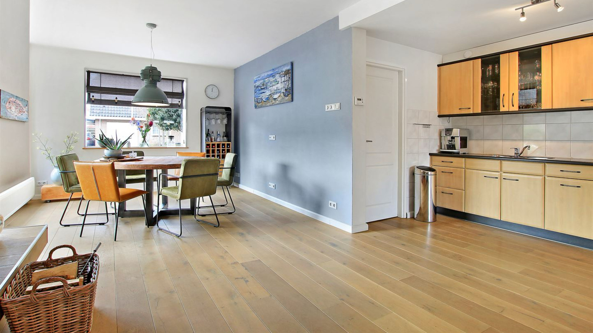 Binnenkijken in de twee onder een kapwoning van AZ-toptalent Kees Smit. Zie foto’s 5