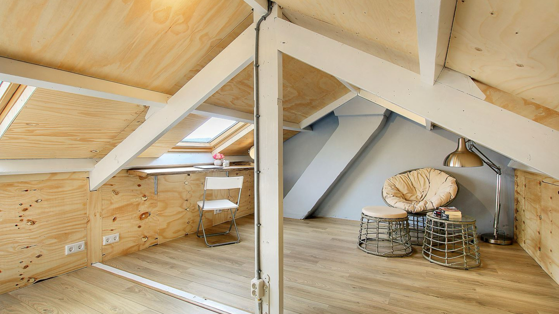 Binnenkijken in de twee onder een kapwoning van AZ-toptalent Kees Smit. Zie foto’s 8