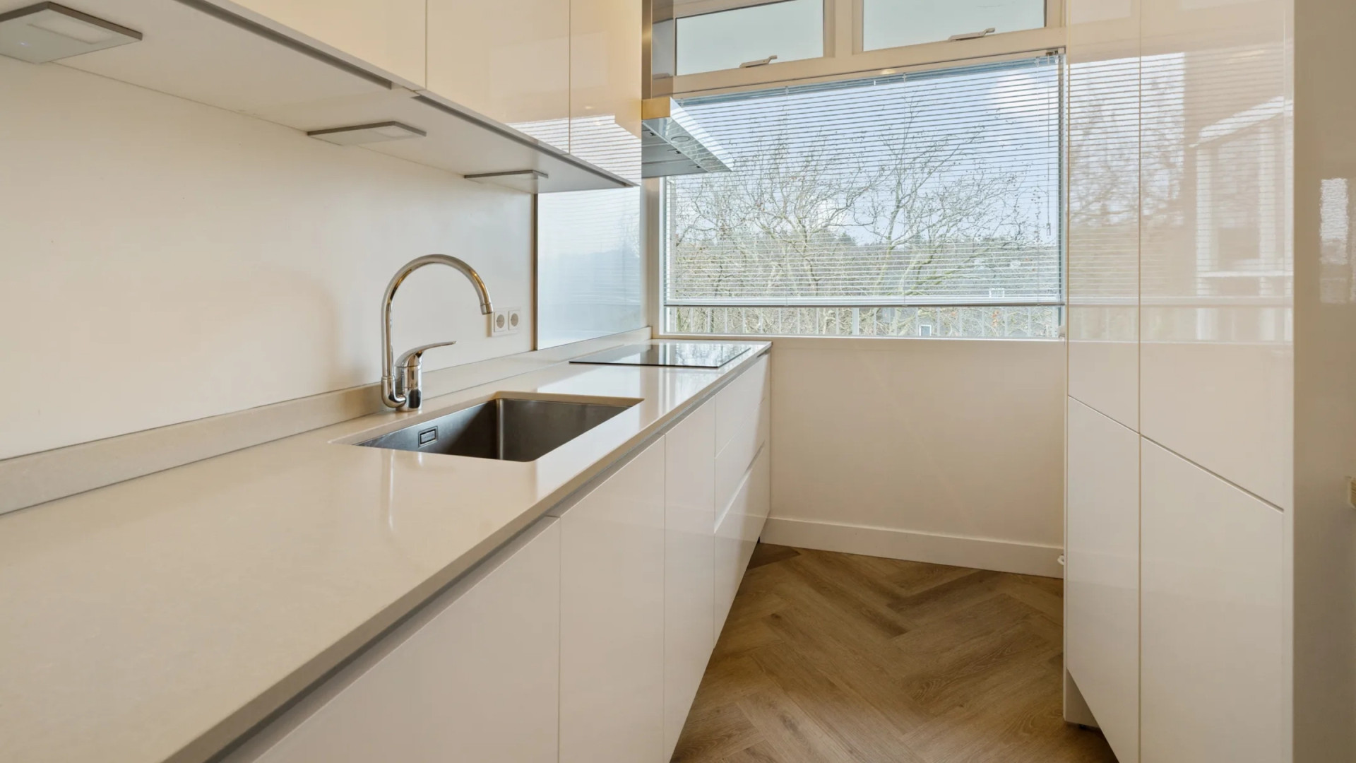 Eelko van Kooten zet zijn appartement nabij centrum van Hilversum te koop. Zie foto’s 5