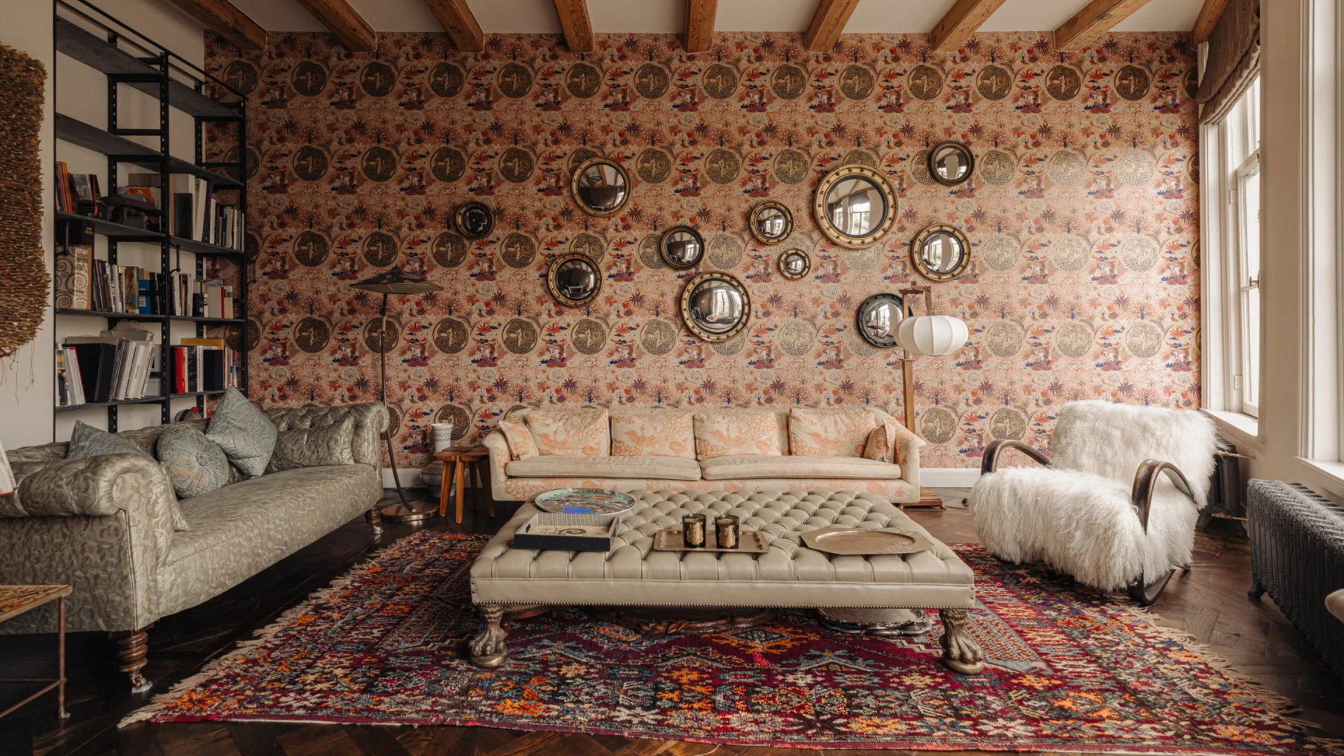 Binnenkijken in het Amsterdamse grachtenpand van U2-fotograaf Anton Corbijn. Zie foto’s 3