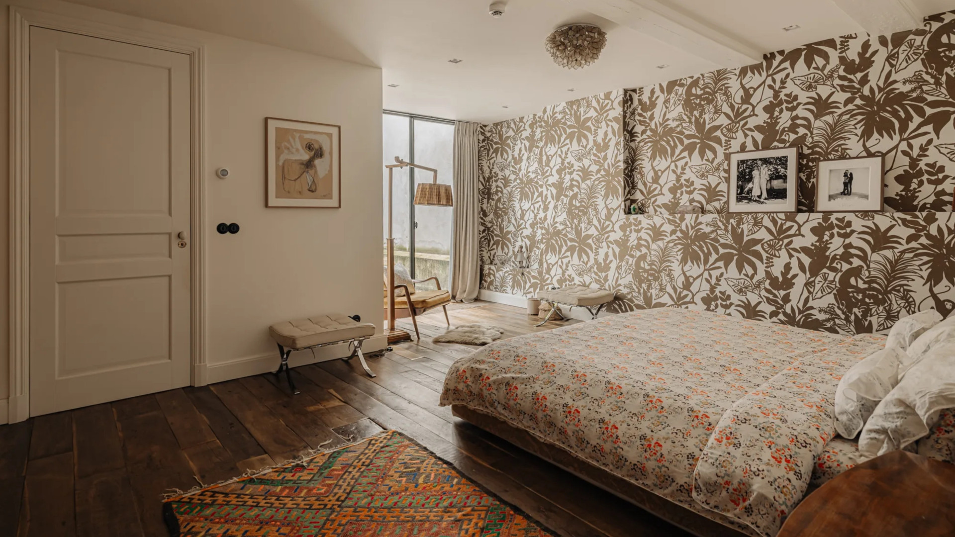 Binnenkijken in het Amsterdamse grachtenpand van U2-fotograaf Anton Corbijn. Zie foto’s 7