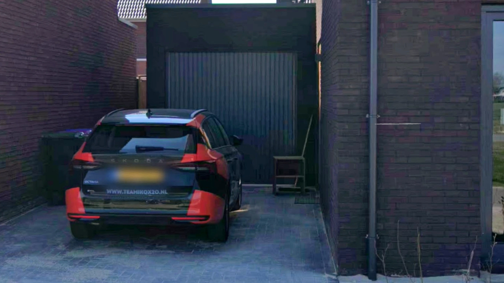 Nederlands kampioen sprint Janno Botman kocht samen met Michelle de Jong deze twee-onder-een-kapwoning. Zie foto’s 4