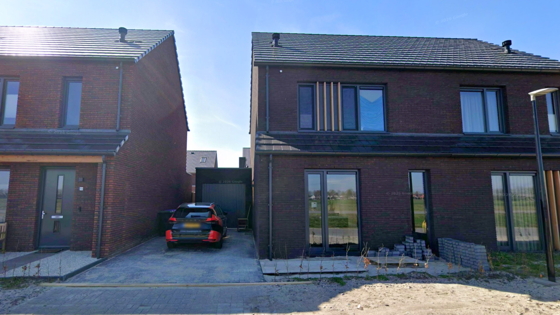 Nederlands kampioen sprint Janno Botman kocht samen met Michelle de Jong deze twee-onder-een-kapwoning. Zie foto’s 5