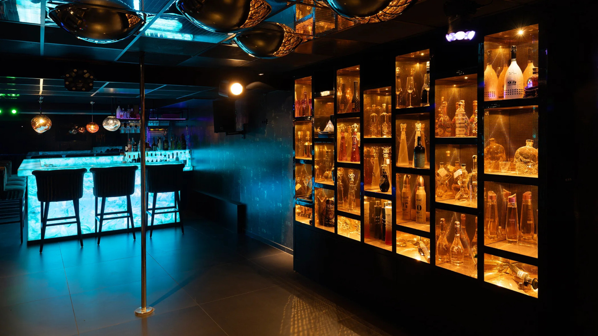 Designvilla waar Dave Roelvink zich misdroeg te koop gezet. Zie foto’s 12