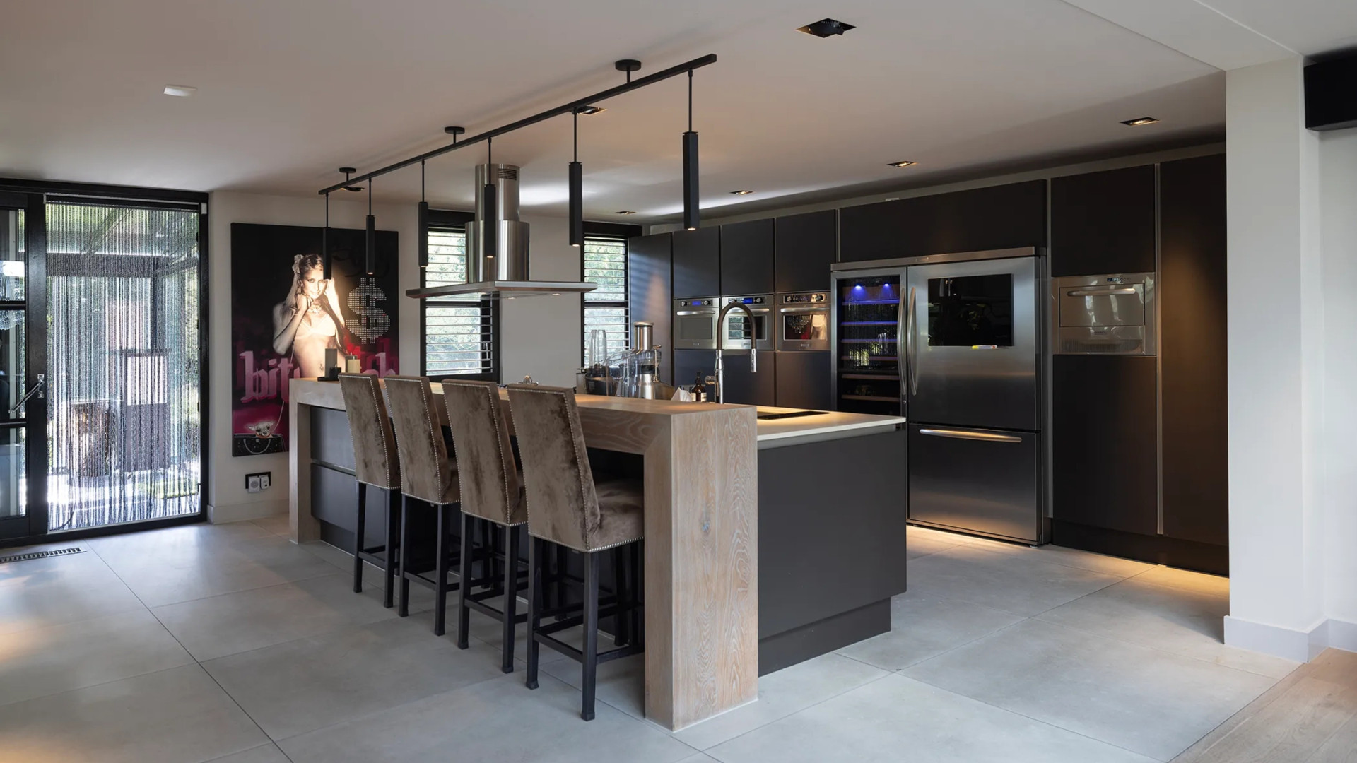 Designvilla waar Dave Roelvink zich misdroeg te koop gezet. Zie foto’s 6