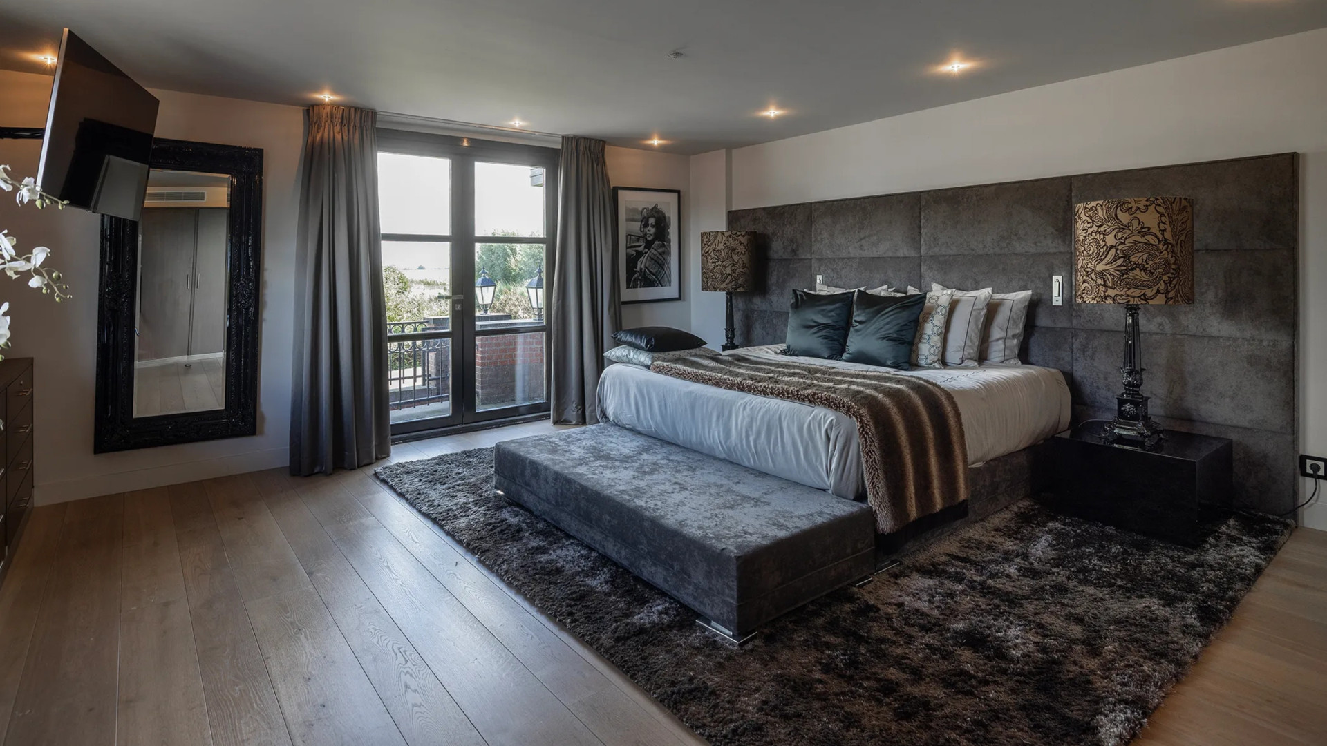 Designvilla waar Dave Roelvink zich misdroeg te koop gezet. Zie foto’s 7