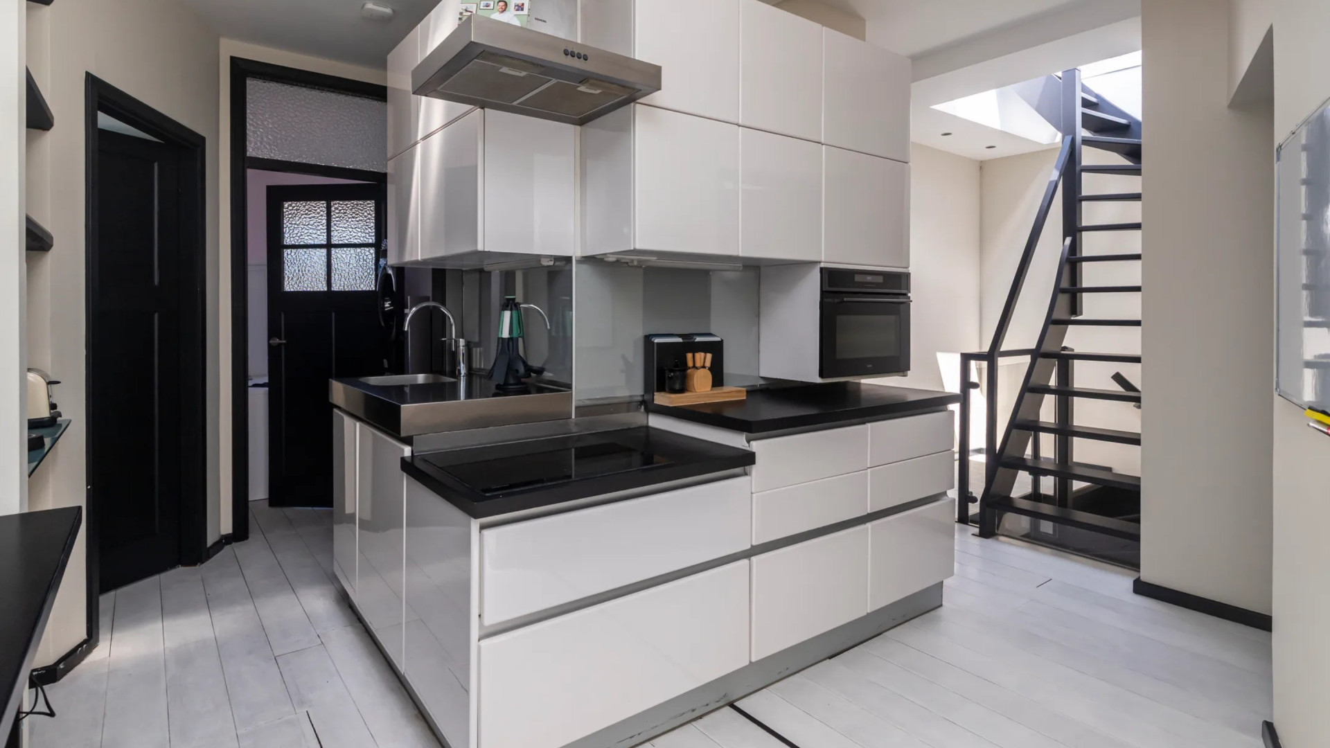 TV-presentator Dennis Weening koopt na scheiding dit appartement. Zie foto’s 5