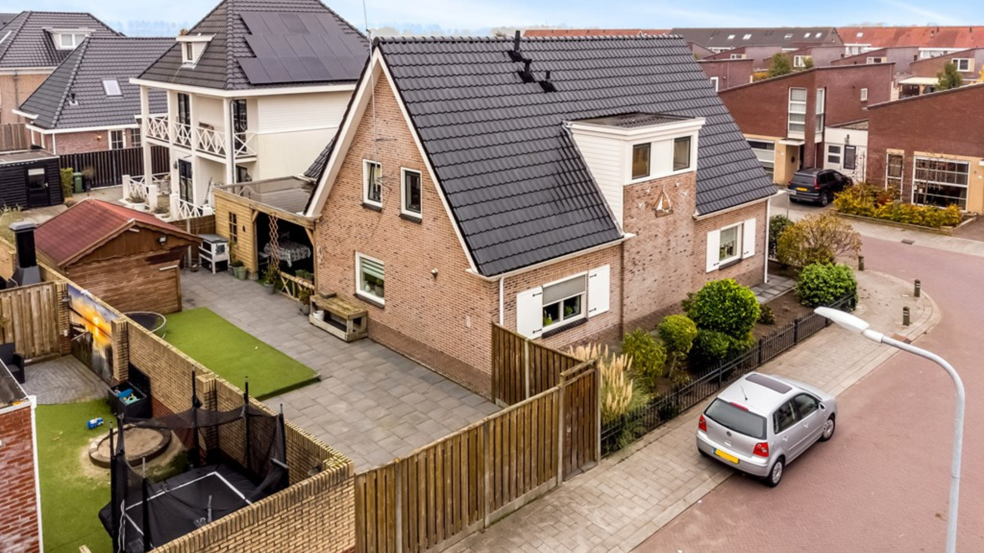 Teun Föhn steekt tonnen eigen geld in zijn recent gekochte eengezinswoning. Zie foto’s 11