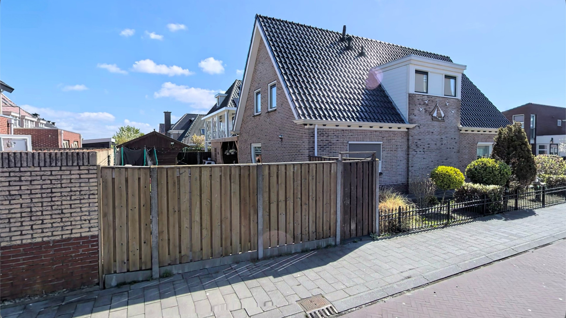 Teun Föhn steekt tonnen eigen geld in zijn recent gekochte eengezinswoning. Zie foto’s 13