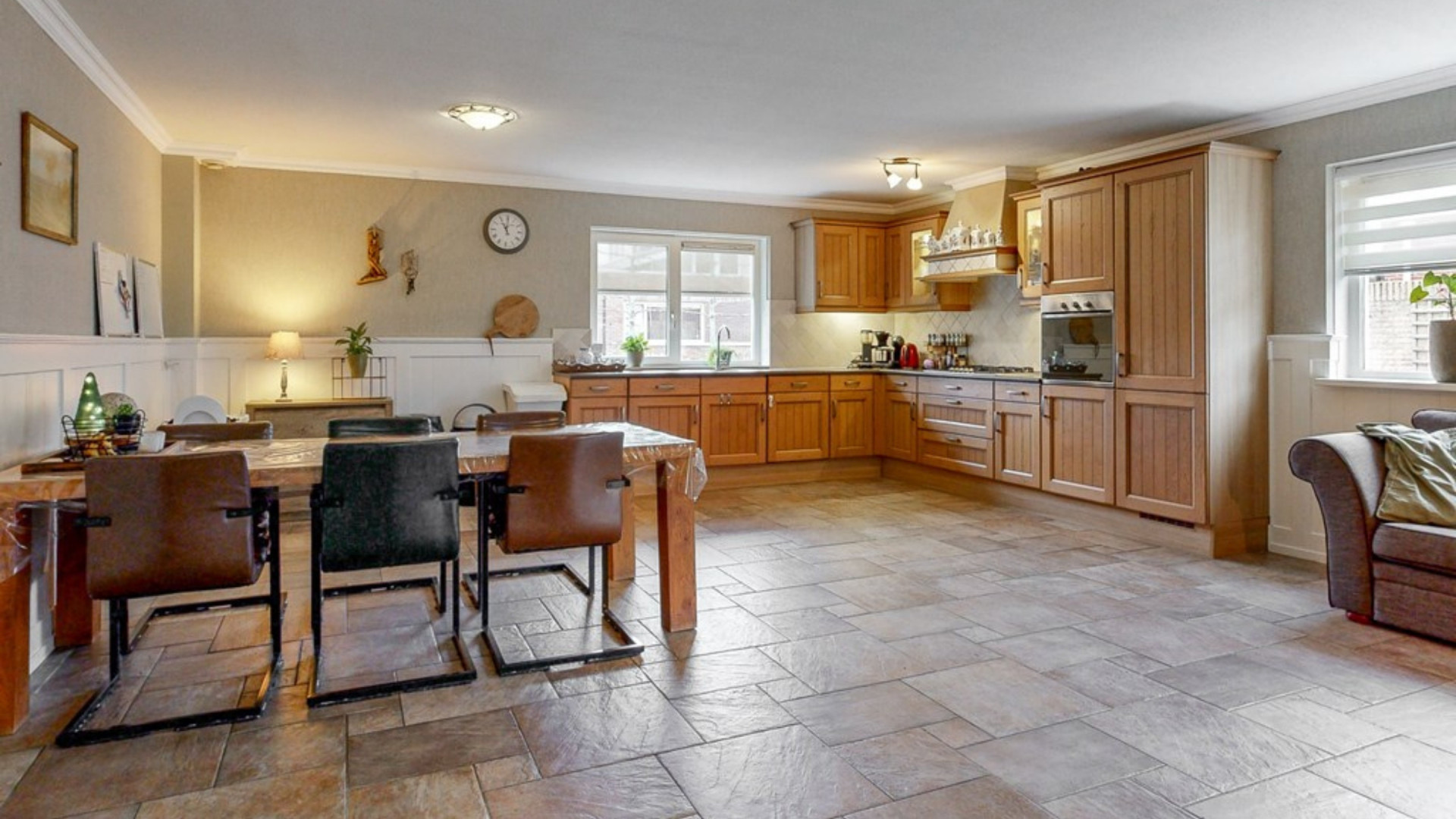 Teun Föhn steekt tonnen eigen geld in zijn recent gekochte eengezinswoning. Zie foto’s 4