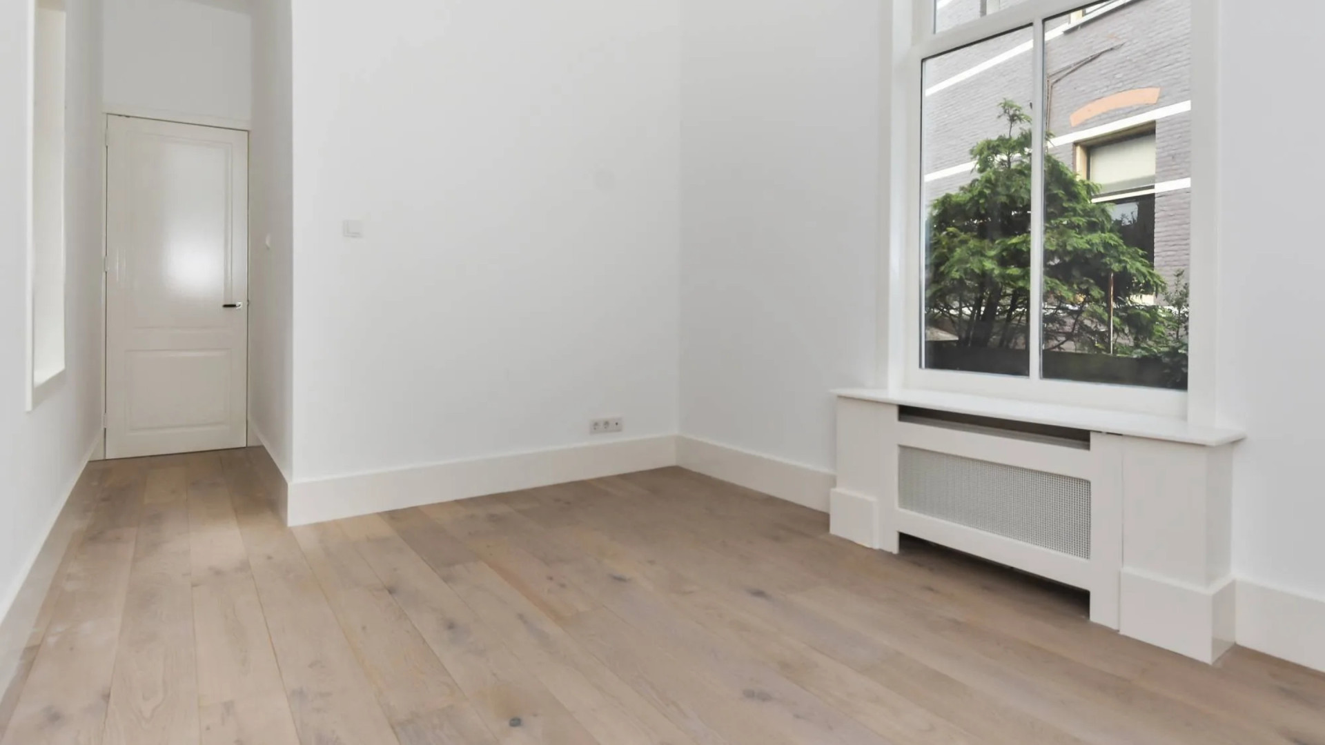 Dit is het Haagse liefdesnestje van OGENE-zangeres Amy Vol en haar vriend Clemens. Zie foto’s 6