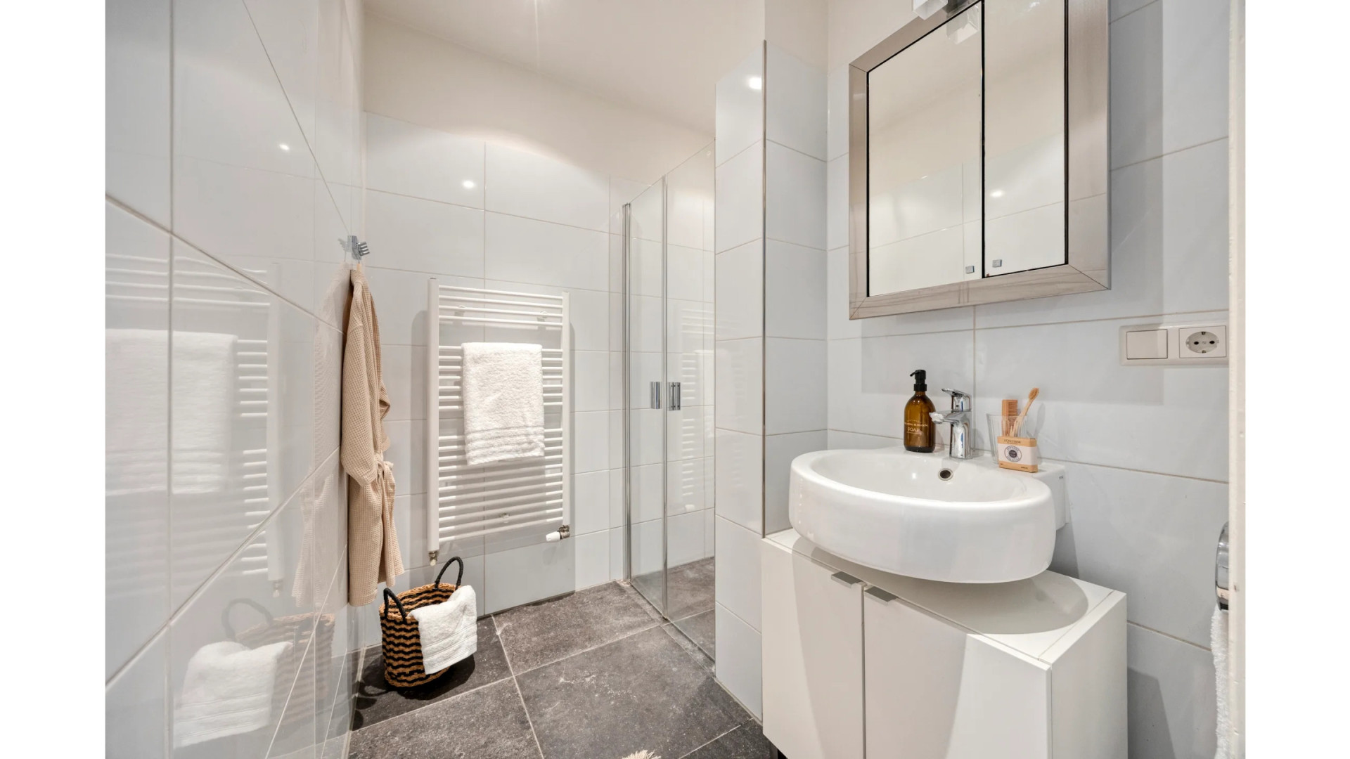 Voetballer Daley Blind zet zijn Amsterdamse appartement met forse winstpotentie te koop. Zie foto’s 7