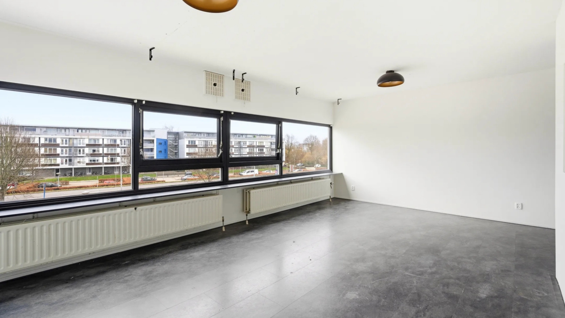 Met dit appartement in Almere behaalt ex-topvoetballer Edgar Davids een extreme winst. Zie foto’s 2