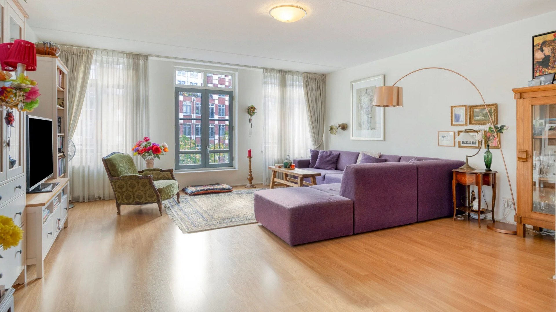 Barry Atsma verkoopt zijn Haagse appartement met flinke winst. Zie foto’s 2